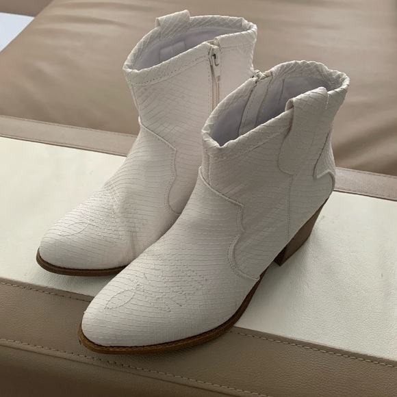 Dirty Laundry Cowboy Boots - Picture 7 of 14